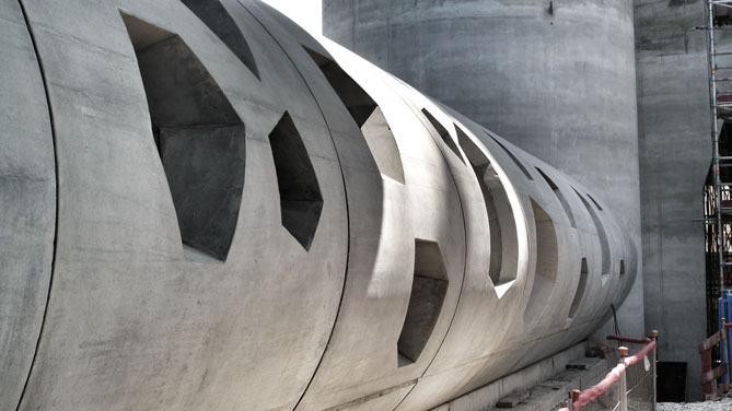 JUILLET 2013 - réalisation du silo 4 en béton préfabriqué, pour le labo, logé sous le périphérique | ©vib